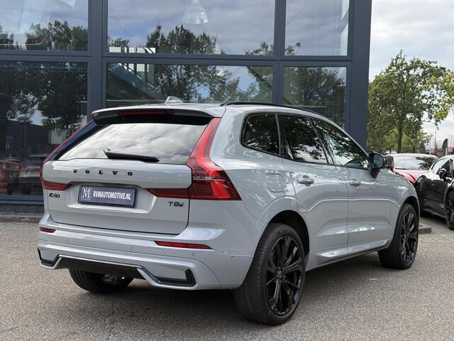 Volvo XC60 2.0 T8 Plug-in hybrid AWD Plus Black Edition VAN 58.900:,- VOOR:54.877,- UW HERFSTVOORDEEL: 4.023,-| UNIEK!| VAPOUR GREY| ELEKTRISCHE TREKHAAK| PANO| HK AUDIO| MEMORY STOELEN| HUD| 360 CAMERA| VOL OPTIES!|