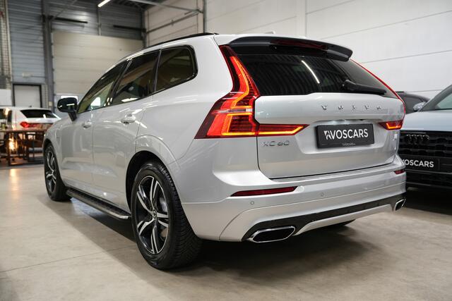 Volvo XC60 2.0 Recharge T8 AWD R-Design 390PK * SoH 89% - Pano - Trekhaak - B&W - Head Up - 360° Cam - Luchtvering *