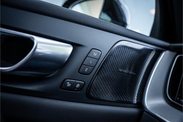 Volvo XC60 T8 Recharge Plus Black Edition ** Panodak ** HUD ** Facelift ** Harman/Kardon