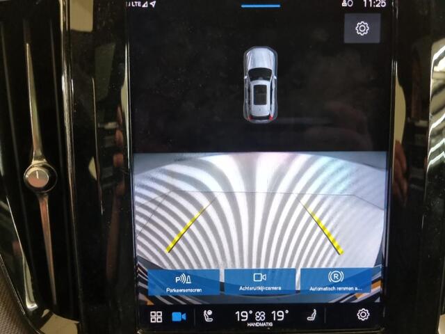 Volvo XC60 T6 Plug-in hybrid AWD Plus Dark | Google | Long Range | Adaptieve Cruise Control | Panoramadak | Sportstoelen | Stoel-/Stuurverwarming | Parkeercamera | Zitverlenging | Dodehoek Detectie | Standverwarming | Elek. Achterklep