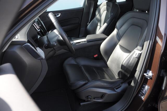 Volvo XC60 T8 390PK Automaat Recharge AWD Inscription / Head up display / Leer dashboard / Trekhaak / BLIS / Adaptieve cruise control / Panoramadak / Apple carplay / Parkeersensoren met camera / Elektrische achterklep / Elektrische stoelen met geheugen / Stoel en stuurwielverwarming