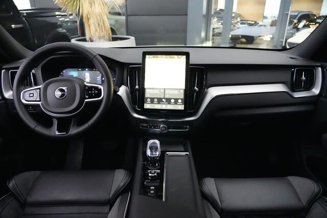 Volvo XC60 2.0 T8 Plug-in hybrid AWD Plus Black Edition | Panoramadak | HUD | 360 Camera | Volvo XC60 2.0 T8 Plug-in Hybrid AWD Black Edition met 2.0 viercilinder plug-in hybride aandrijflijn en 455 PK, voorzien van panoramadak head up display