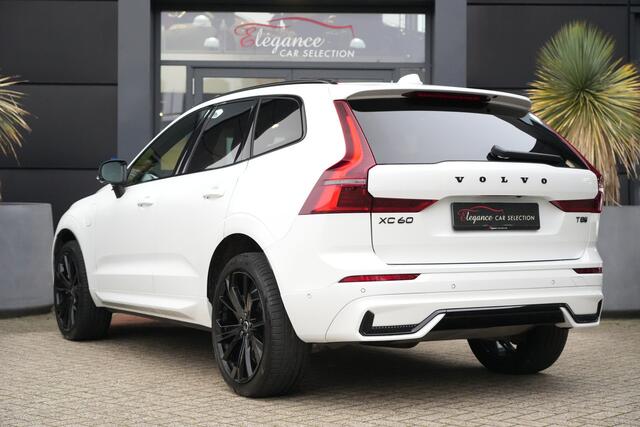 Volvo XC60 2.0 T8 Plug-in hybrid AWD Plus Black Edition | Panoramadak | HUD | 360 Camera | Volvo XC60 2.0 T8 Plug-in Hybrid AWD Black Edition met 2.0 viercilinder plug-in hybride aandrijflijn en 455 PK, voorzien van panoramadak head up display