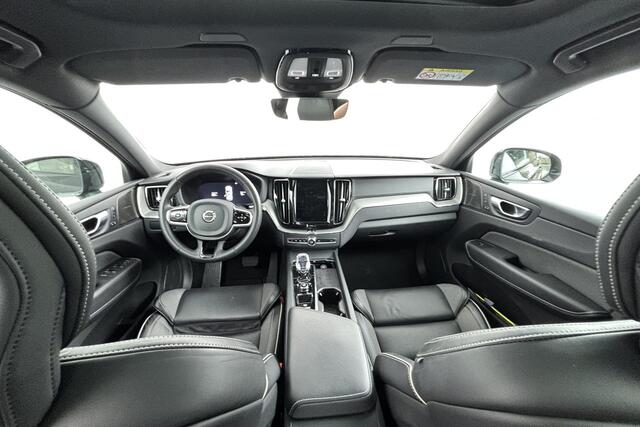 Volvo XC60 2.0 T8 PHEV AWD Ultimate Black Edition NL-AUTO | PANO | HUD | TREKH. | 360° CAM