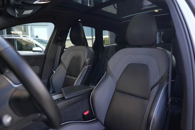 Volvo XC60 2.0 T6 Plug-in hybrid AWD Plus Dark | 350 PK | Pano | 360° camera | HarmanKardon | Navigatie | Stoelverwarming | Volvo XC60 2.0 T6 Plug-in hybrid AWD Plus Dark met 349 PK, 2.0-liter 4-cilinder plug-in hybride benzinemotor, panoramadak, lederen/stof bekleding, navigatiesysteem, 360° camera, adaptieve cru