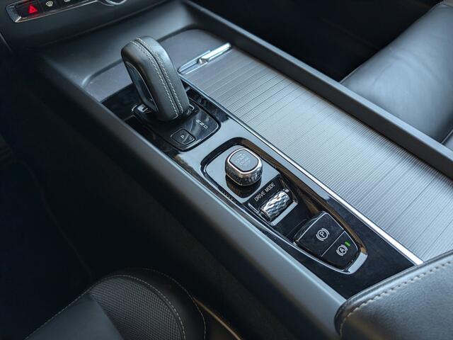 Volvo XC60 2.0 B5 R-Design 250PK | Trekhaak | Leder | Memory | Navi | 360 Camera | PDC | ACC | Stoelverw.