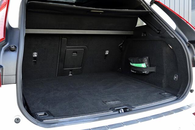 Volvo XC60 2.0 T6 AWD R-Design Rijklaarprijs-Garantie Panorama dak Trekhaak Apple/Android Led Camera