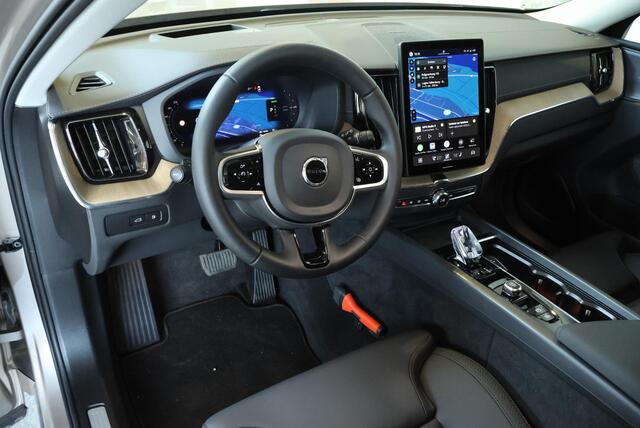 Volvo XC60 T6 Plug-in hybrid AWD Plus Black Edition | Luchtvering | Semi-Electrische wegklapbare trekhaak | Verwarmbare voorstoelen, achterbank en stuurwiel | Premium audio by Harman Kardon | Apple carplay/Android auto | Keyless | Google Infotainment |