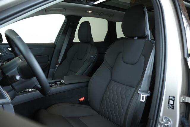 Volvo XC60 T6 Plug-in hybrid AWD Plus Black Edition | Luchtvering | Semi-Electrische wegklapbare trekhaak | Verwarmbare voorstoelen, achterbank en stuurwiel | Premium audio by Harman Kardon | Apple carplay/Android auto | Keyless | Google Infotainment |