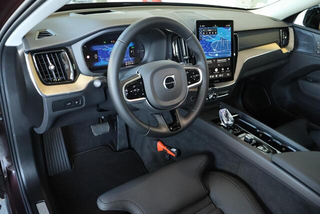 Volvo XC60 T6 Plug-in hybrid AWD Ultra Dark | Luchtvering | Semi-Electrische Wegklapbare Trekhaak | Stoelverwarming | Stuurwielverwarming | Harman Kardon Premium Audio | Google infotainment | 360° Parkeercamera | Parkeersensoren voor + achter