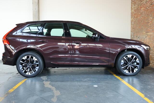 Volvo XC60 T6 Plug-in hybrid AWD Ultra Dark | Luchtvering | Semi-Electrische Wegklapbare Trekhaak | Stoelverwarming | Stuurwielverwarming | Harman Kardon Premium Audio | Google infotainment | 360° Parkeercamera | Parkeersensoren voor + achter