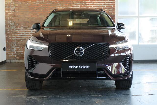 Volvo XC60 T6 Plug-in hybrid AWD Ultra Dark | Luchtvering | Semi-Electrische Wegklapbare Trekhaak | Stoelverwarming | Stuurwielverwarming | Harman Kardon Premium Audio | Google infotainment | 360° Parkeercamera | Parkeersensoren voor + achter