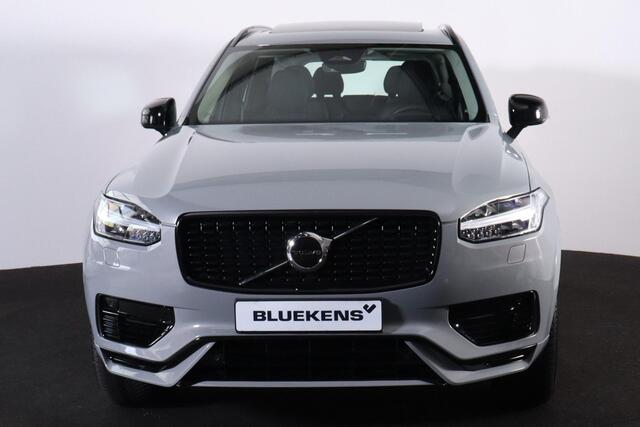 Volvo XC90 T8 Recharge AWD Ultimate Dark - LONG RANGE - Panorama/schuifdak - IntelliSafe Assist & Surround - Harman/Kardon audio - Parkeercamera achter - Verwarmde voorstoelen, stuur & achterbank - Parkeersensoren voor & achter - Elektr. bedienb. voorstoelen met geh