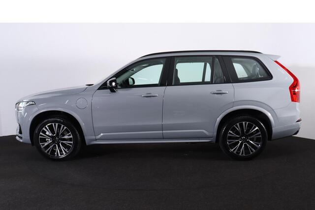 Volvo XC90 T8 Recharge AWD Ultimate Dark - LONG RANGE - Panorama/schuifdak - IntelliSafe Assist & Surround - Harman/Kardon audio - Parkeercamera achter - Verwarmde voorstoelen, stuur & achterbank - Parkeersensoren voor & achter - Elektr. bedienb. voorstoelen met geh