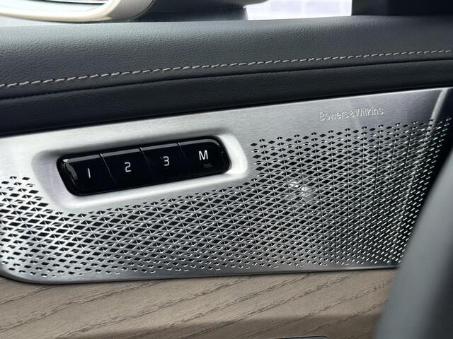 Volvo XC90 2.0 T8 Plug-in hybrid AWD Ultra Bright | Nieuw Model | Facelift | 2025 | Full Option | Bowers & Wilkins | Luchtvering | Gelamineerde zijruiten | Massagefunctie | 360 Camera | 22" |