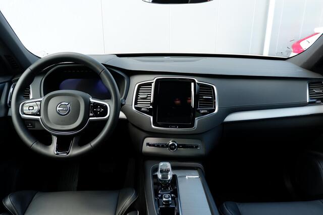 Volvo XC90 T8 Automaat Recharge AWD Ultimate Dark |Long Range| Elektrisch bedienbaar glazen panoramisch schuif-/kanteldak|Luchtvering met Four-C settings, Trekhaak semi elektrisch inklapbaar, Adaptieve Cruise Control met Pilot Assist, BLIS dodehoekdetectie, 360 gra