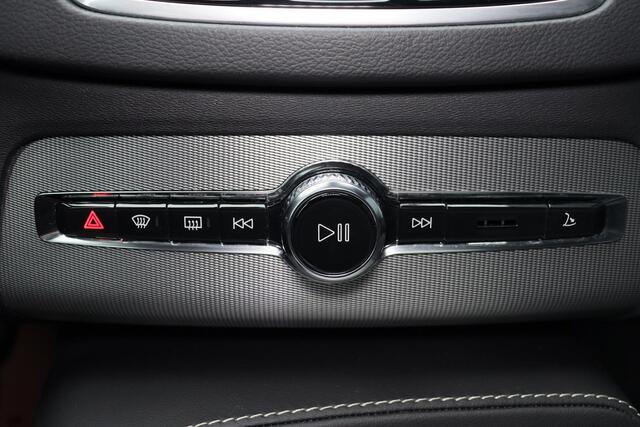 Volvo XC90 T8 Recharge AWD Ultimate Dark - LONG RANGE - Luchtvering - Panorama/schuifdak - IntelliSafe Assist & Surround - Bowers & Wilkins audio - 360º Camera - Verwarmde voorstoelen, stuur & achterbank - Parkeersensoren voor & achter - Elektr. bedienb. voorstoelen