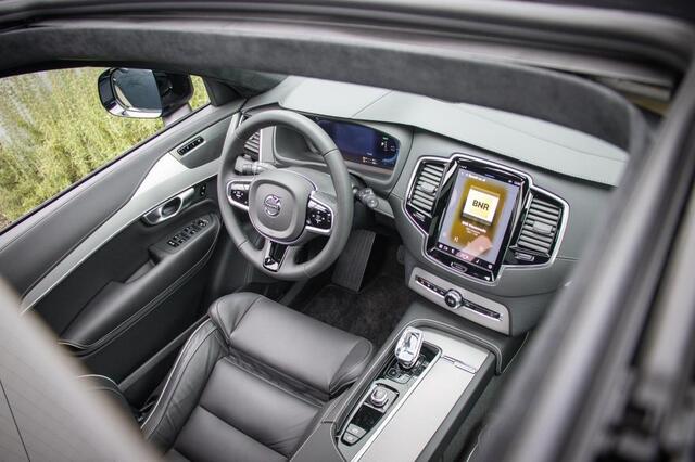 Volvo XC90 Recharge T8 Ultimate Dark | Panoramadak | Stoelgeheugen | Adaptive cruise control | Dodehoekassistent | Keyless entry | Head-up display |