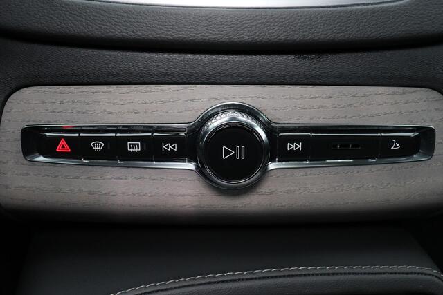 Volvo XC90 T8 Recharge AWD Ultimate Dark - LONG RANGE - Luchtvering - Panorama/schuifdak - IntelliSafe Assist & Surround - 360º Camera - Bowers & Wilkins audio - Verwarmde voorstoelen, stuur & achterbank - Parkeersensoren voor & achter - Elektr. bedienb. voorstoelen
