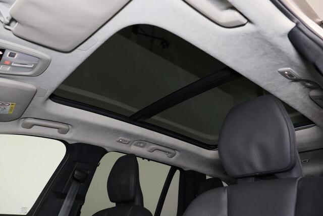 Volvo XC90 T8 Recharge AWD Ultimate Bright - LONG RANGE - Panorama/schuifdak - IntelliSafe Assist & Surround - 360º Camera - Harman/Kardon audio - Verwarmde voorstoelen, stuur & achterbank - Parkeersensoren voor & achter - Elektr. bedienb. voorstoelen met geheugen -