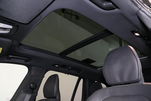 Volvo XC90 T8 Recharge AWD Plus Bright - LONG RANGE - Panorama/schuifdak - IntelliSafe Assist & Surround - 360º Camera - Harman/Kardon audio - Adaptieve LED koplampen - Verwarmde voorstoelen, stuur & achterbank - Parkeersensoren voor & achter - Elektr. bedienb. voor