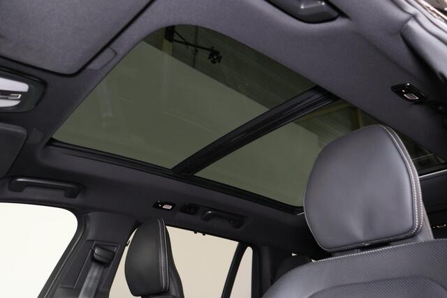 Volvo XC90 T8 Recharge AWD Plus Bright - LONG RANGE - Panorama/schuifdak - IntelliSafe Assist & Surround - 360º Camera - Adaptieve LED koplampen - Verwarmde voorstoelen, stuur & achterbank - Parkeersensoren voor & achter - Elektr. bedienb. voorstoelen met geheugen -