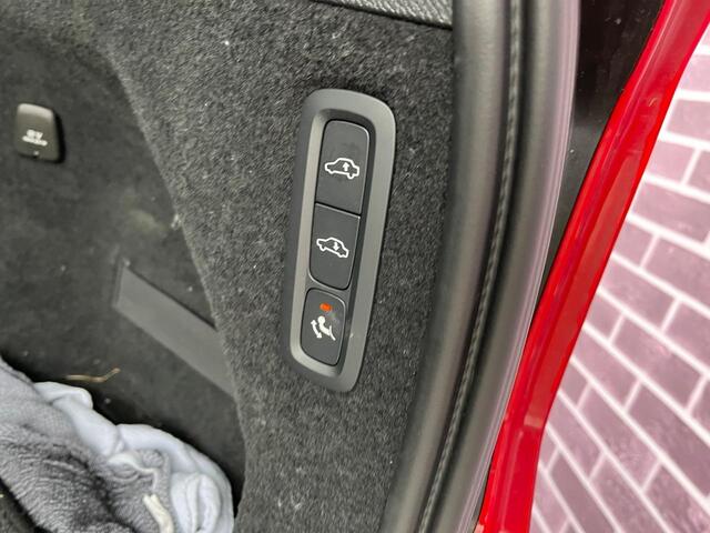 Volvo XC90 T8 Recharge AWD R-Design | Schuif-Kanteldak | Luchtvering | 360 Camera | Head-Up Display | Harman Kardon Audio | BLIS | Stoel voor en achter-/Stuurverwarming | Standkachel