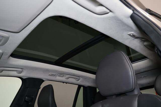 Volvo XC90 T8 Recharge AWD Ultra Dark - Luchtvering - Panorama/schuifdak - IntelliSafe Assist & Surround - 360º Camera - Verwarmde voorstoelen, stuur & achterbank - Parkeersensoren voor & achter - Elektr. bedienb. voorstoelen met geheugen - Draadloze tel. lader - He