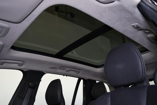 Volvo XC90 T8 Recharge AWD Ultimate Dark - LONG RANGE - Luchtvering - Panorama/schuifdak - IntelliSafe Assist & Surround - 360º Camera - Bowers & Wilkins audio - Verwarmde voorstoelen, stuur & achterbank - Parkeersensoren voor & achter - Elektr. bedienb. voorstoelen