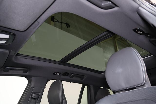 Volvo XC90 T8 Recharge AWD Ultimate Dark - LONG RANGE - Luchtvering - Panorama/schuifdak - IntelliSafe Assist & Surround - Bowers & Wilkins audio - Verwarmde voorstoelen, stuur & achterbank - Parkeersensoren voor & achter - Elektr. bedienb. voorstoelen met geheugen 