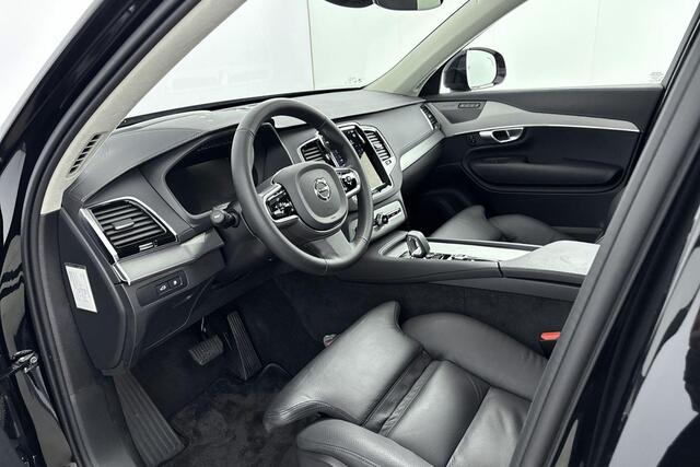 Volvo XC90 T8 Automaat AWD Ultimate Dark | Verwarmbare Voorstoelen | Luchtvering | 360 Graden Camera | Getint Glas Achter | Parkeersensoren | Navigatiesysteem | Trekhaak | Adaptive Cruise Control | Panorama Dak | Electronic Climate Control | Standkachel | Dodehoekde