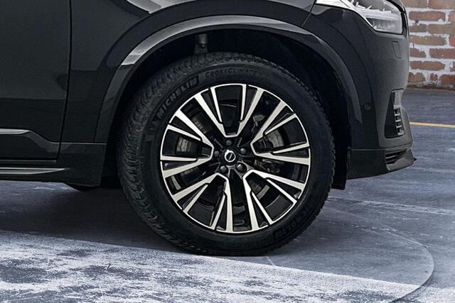 Volvo XC90 T8 Automaat AWD Ultimate Dark | Verwarmbare Voorstoelen | Luchtvering | 360 Graden Camera | Getint Glas Achter | Parkeersensoren | Navigatiesysteem | Trekhaak | Adaptive Cruise Control | Panorama Dak | Electronic Climate Control | Standkachel | Dodehoekde