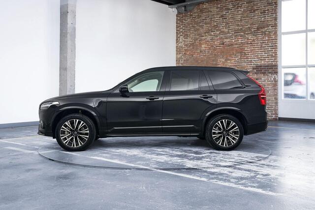 Volvo XC90 T8 Automaat AWD Ultimate Dark | Verwarmbare Voorstoelen | Luchtvering | 360 Graden Camera | Getint Glas Achter | Parkeersensoren | Navigatiesysteem | Trekhaak | Adaptive Cruise Control | Panorama Dak | Electronic Climate Control | Standkachel | Dodehoekde