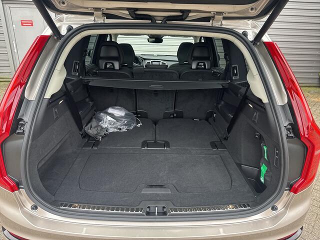 Volvo XC90 T8 Plug-in hybrid AWD Ultra Dark / ¤ 9.000,00 Voorraadkorting / Massage-stoelen / Luchtvering / Head-up / Bowers & wilkins