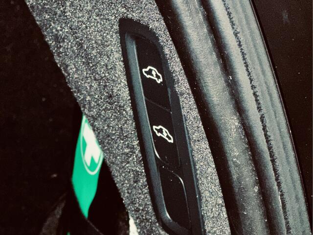 Volvo XC90 2.0 T8 Recharge | AWD | Black Line | Panodak | luchtvering | Massagestoelen | Bruin Leer | 22" | Auto Pilot | Vol opties | Incl BTW