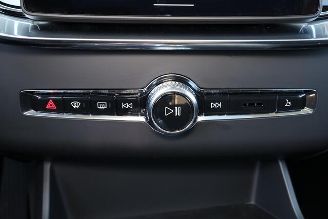 Volvo XC90 T8 Recharge AWD Ultra Bright - LONG RANGE - Luchtvering - Panorama/schuifdak - IntelliSafe Assist & Surround - 360º Camera - Bowers & Wilkins audio - Verwarmde voorstoelen, stuur & achterbank - Parkeersensoren voor & achter - Elektr. bedienb. voorstoelen 
