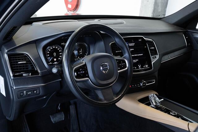 Volvo XC90 T8 automaat Recharge AWD Inscription Exclusive | 1ste eigenaar | Amber lederen bekleding | Wegklapbare trekhaak | 360° parkeercamera | dealeronderhouden | Panoramadak | Head-up display | Lederenbekleding | Stoelventilatie | Stoelverwarming | Parkeerverwar