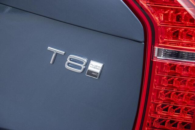 Volvo XC90 2.0 T8 PLUG-IN HYBRID AWD ULTRA DARK