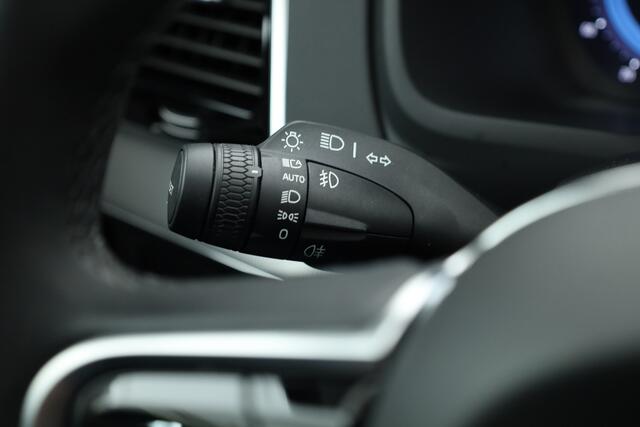 Volvo XC90 T8 Plug-in hybrid Plus Dark | Pano | 360cam | Memory seats | H&K | Elek. Trekhaak | Stoel- Stuurverw.