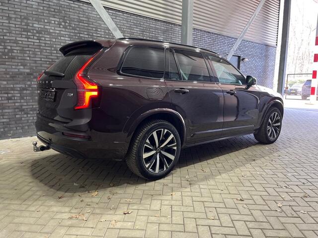 Volvo XC90 T8 Plug-in hybrid Ultra Dark | FACELIFT | MULBERRY RED | Luchtvering | Head-Up | Massage | Panoramadak | Trekhaak