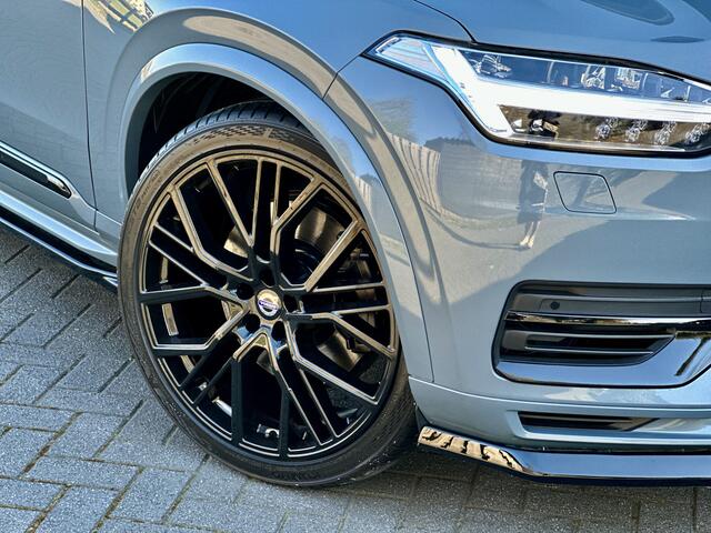 Volvo XC90 T8 Hybrid AWD | Dark Label | Panodak | Luchtvering | 22" | Auto Pilot | Head Up | Elek Trekhaak | Incl btw