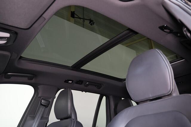 Volvo XC90 T8 Recharge AWD Ultimate Dark - LONG RANGE - Luchtvering - Panorama/schuifdak - IntelliSafe Assist & Surround - 360º Camera - Bowers & Wilkins audio - Adaptieve LED koplampen - Verwarmde voorstoelen, stuur & achterbank - Parkeersensoren voor & achter - Dr