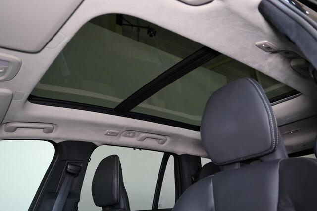 Volvo XC90 T8 Recharge AWD Ultra Dark - LONG RANGE - Panorama/schuifdak - IntelliSafe Assist & Surround - Bowers & Wilkins audio - 360º Camera - Verwarmde voorstoelen, stuur & achterbank - Parkeersensoren voor & achter - Elektr. bedienb. voorstoelen met geheugen - H