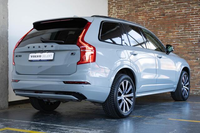 Volvo XC90 T8 Plug-in hybrid AWD Ultra Dark | Nappa lederen bekleding | Bowers & Wilkins premium audio | 22" Lichtmetalen velgen | 360° parkeercamera | Stoelverwarming | Parkeersensoren voor + achter | Luchtvering | Wegklapbare trekhaak