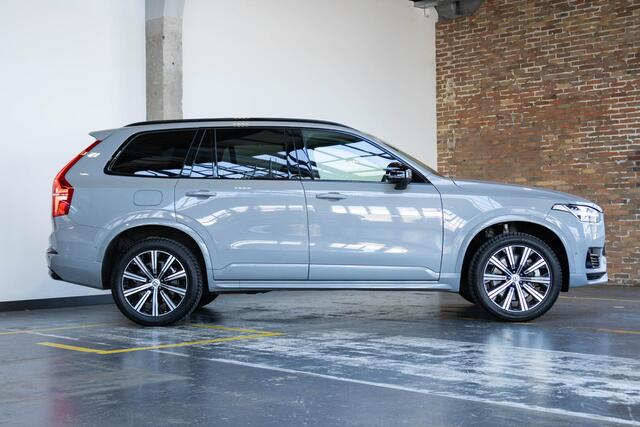 Volvo XC90 T8 Plug-in hybrid AWD Ultra Dark | Nappa lederen bekleding | Bowers & Wilkins premium audio | 22" Lichtmetalen velgen | 360° parkeercamera | Stoelverwarming | Parkeersensoren voor + achter | Luchtvering | Wegklapbare trekhaak