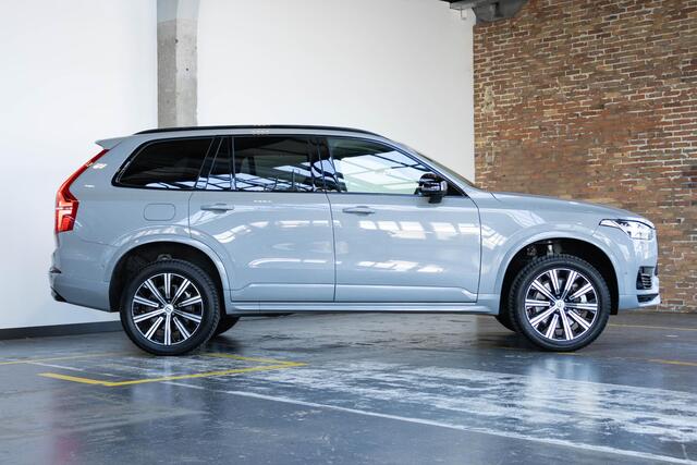 Volvo XC90 T8 Plug-in hybrid AWD Ultra Dark | Nappa lederen bekleding | Bowers & Wilkins premium audio | 22" Lichtmetalen velgen | 360° parkeercamera | Stoelverwarming | Parkeersensoren voor + achter | Luchtvering | Wegklapbare trekhaak