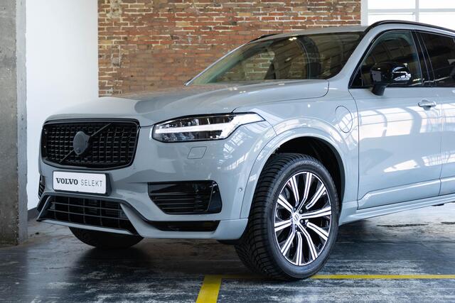 Volvo XC90 T8 Plug-in hybrid AWD Ultra Dark | Nappa lederen bekleding | Bowers & Wilkins premium audio | 22" Lichtmetalen velgen | 360° parkeercamera | Stoelverwarming | Parkeersensoren voor + achter | Luchtvering | Wegklapbare trekhaak
