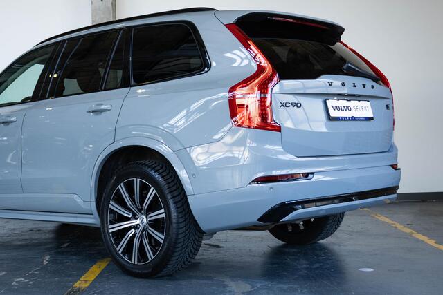 Volvo XC90 T8 Plug-in hybrid AWD Ultra Dark | Nappa lederen bekleding | Bowers & Wilkins premium audio | 22" Lichtmetalen velgen | 360° parkeercamera | Stoelverwarming | Parkeersensoren voor + achter | Luchtvering | Wegklapbare trekhaak