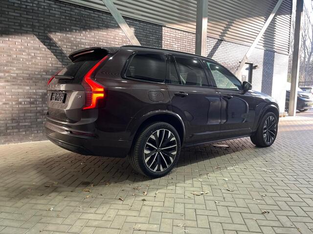 Volvo XC90 T8 Plug-in hybrid Plus Dark | FACELIFT | Mulberry Red | 21 Inch | Panoramadak | Head-Up | ACC | BLIS | harman/kardon