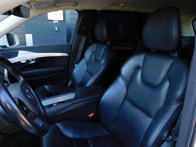 Volvo XC90 2.0 AWD INSCRIPTION GRIJS KENTEKEN! TOPSTAAT! 360 CAM! CARPLAY! BLUETOOTH! NAVI! LEER! TREKHAAK!